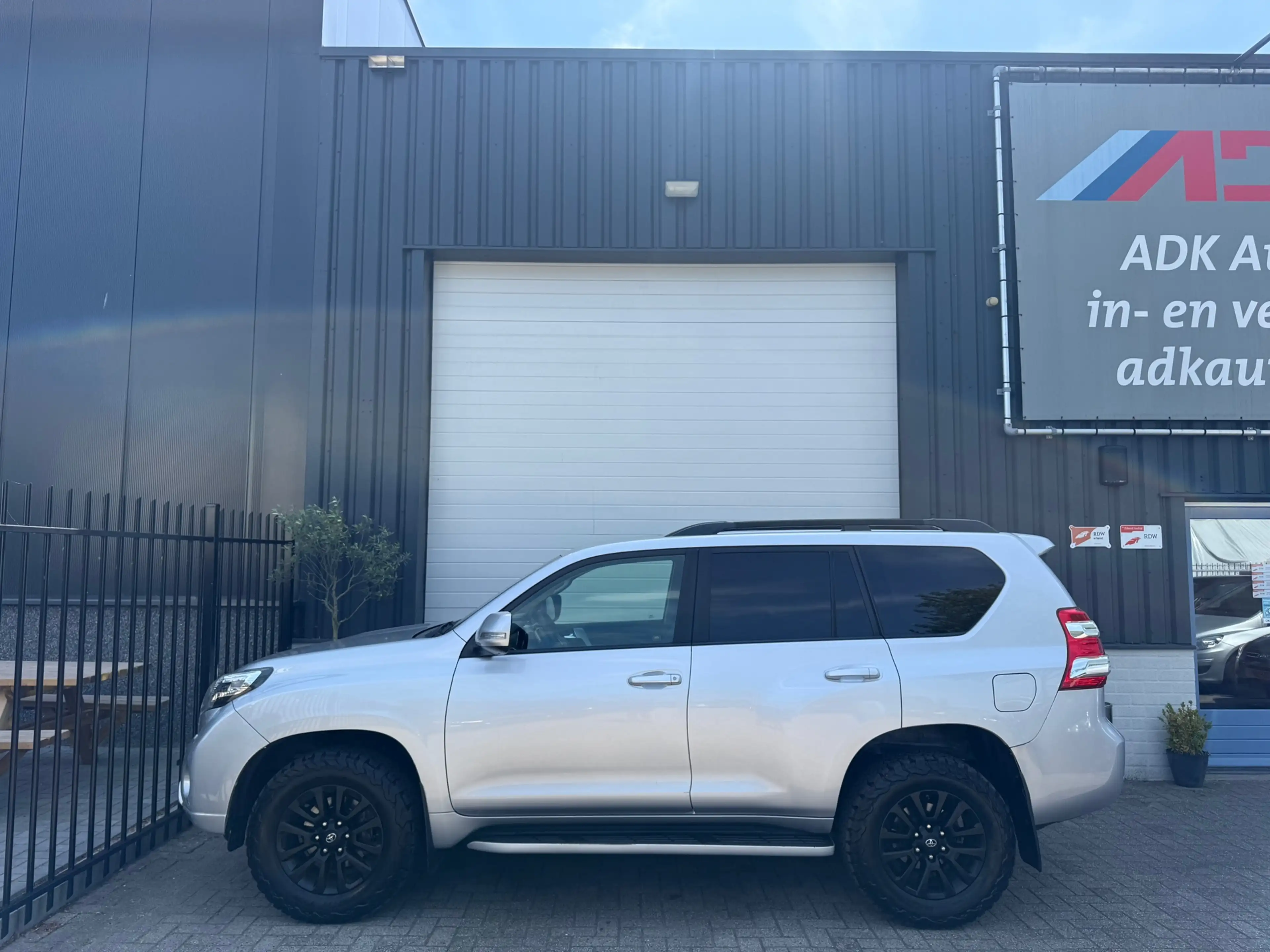 Toyota Land Cruiser 3.0 D-4D-F VX High Roof Window Van EX BTW/BOMVOL — photo 3