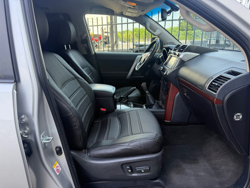 Toyota Land Cruiser 3.0 D-4D-F VX High Roof Window Van EX BTW/BOMVOL — photo 8