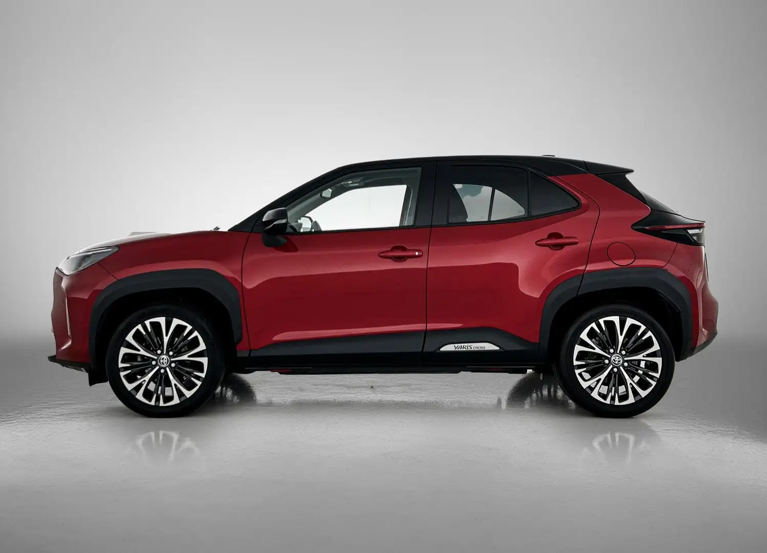 Toyota Yaris Cross 1.5 Hybrid Executive | Panoramadak | Bi- Tone | Ca Rot - 2