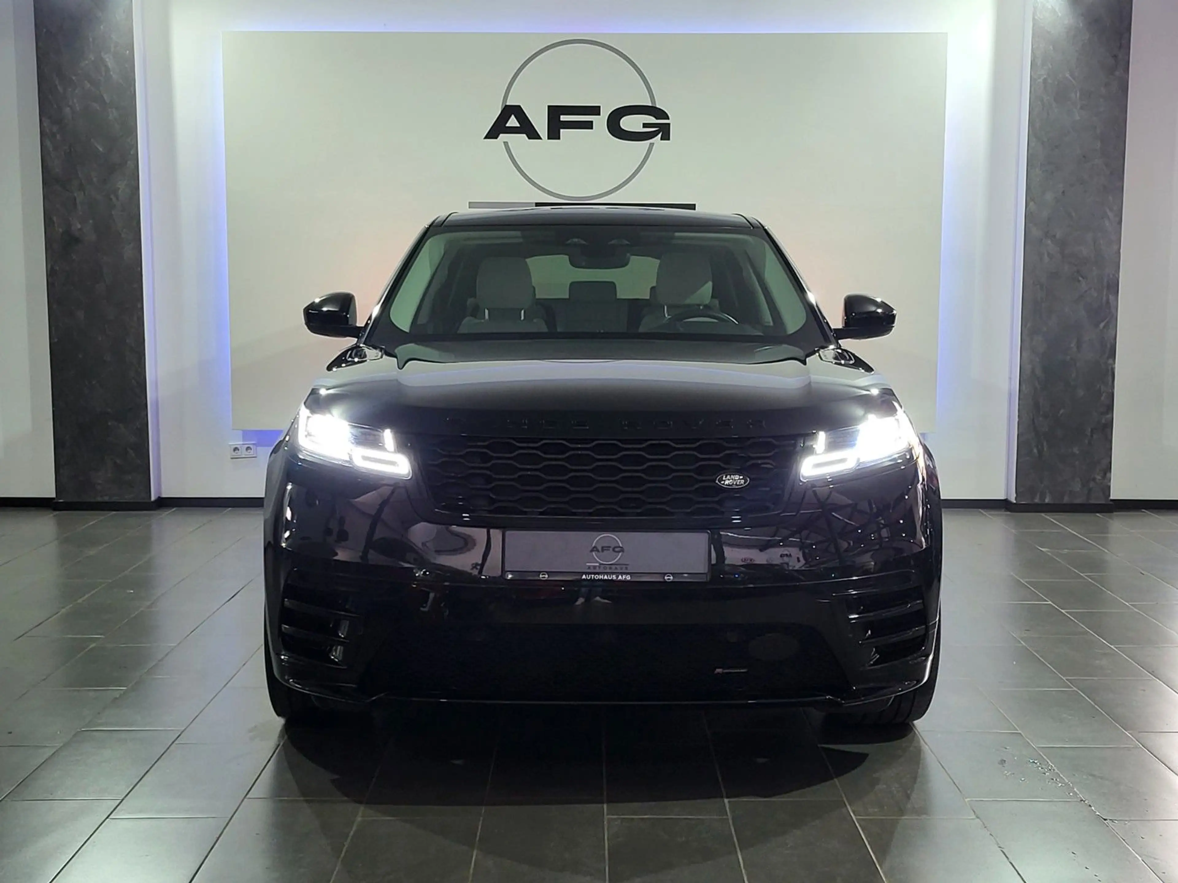 Land Rover Range Rover Velar R-Dynamic SE* — photo 2