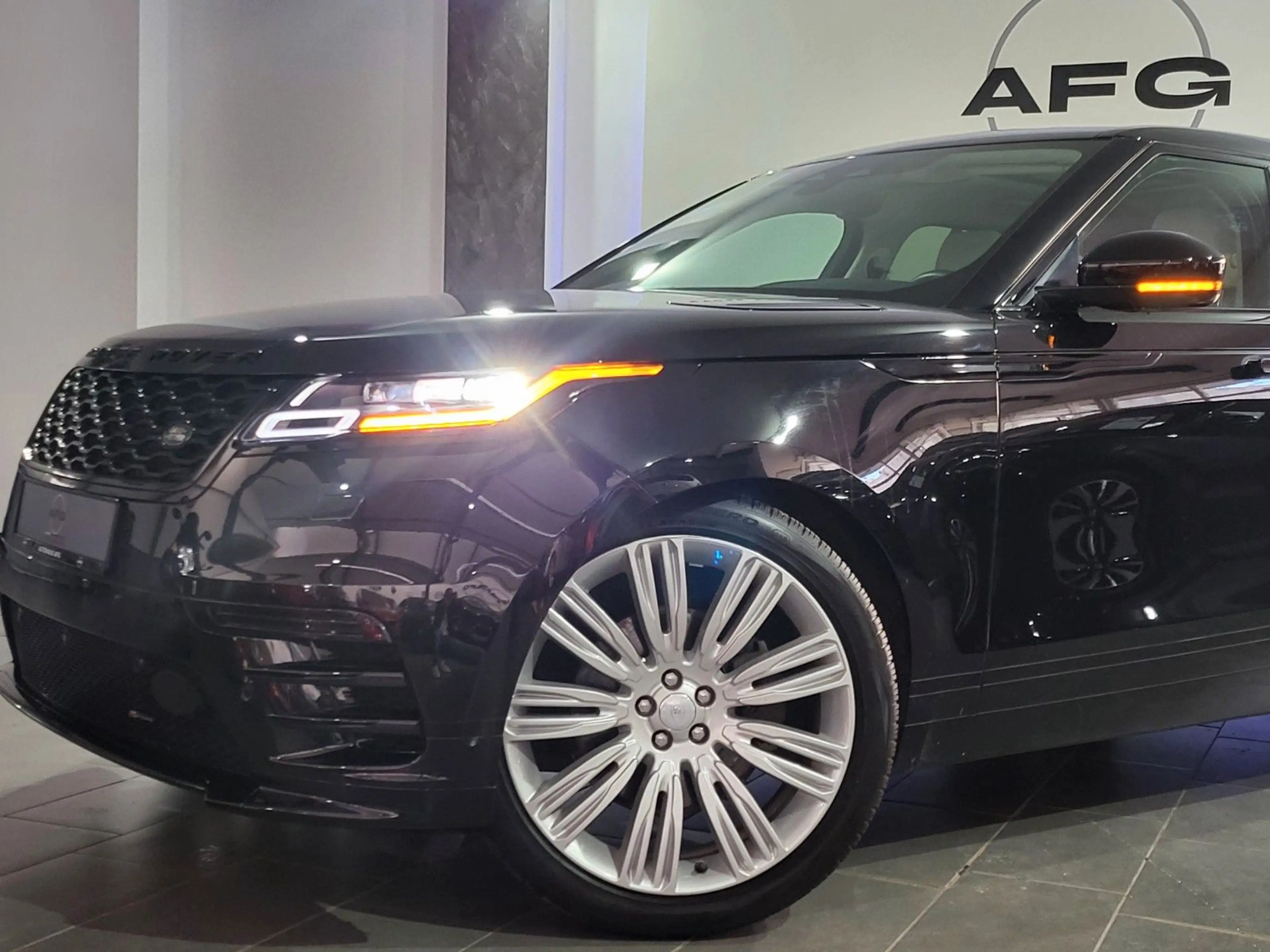 Land Rover Range Rover Velar R-Dynamic SE* — photo 9