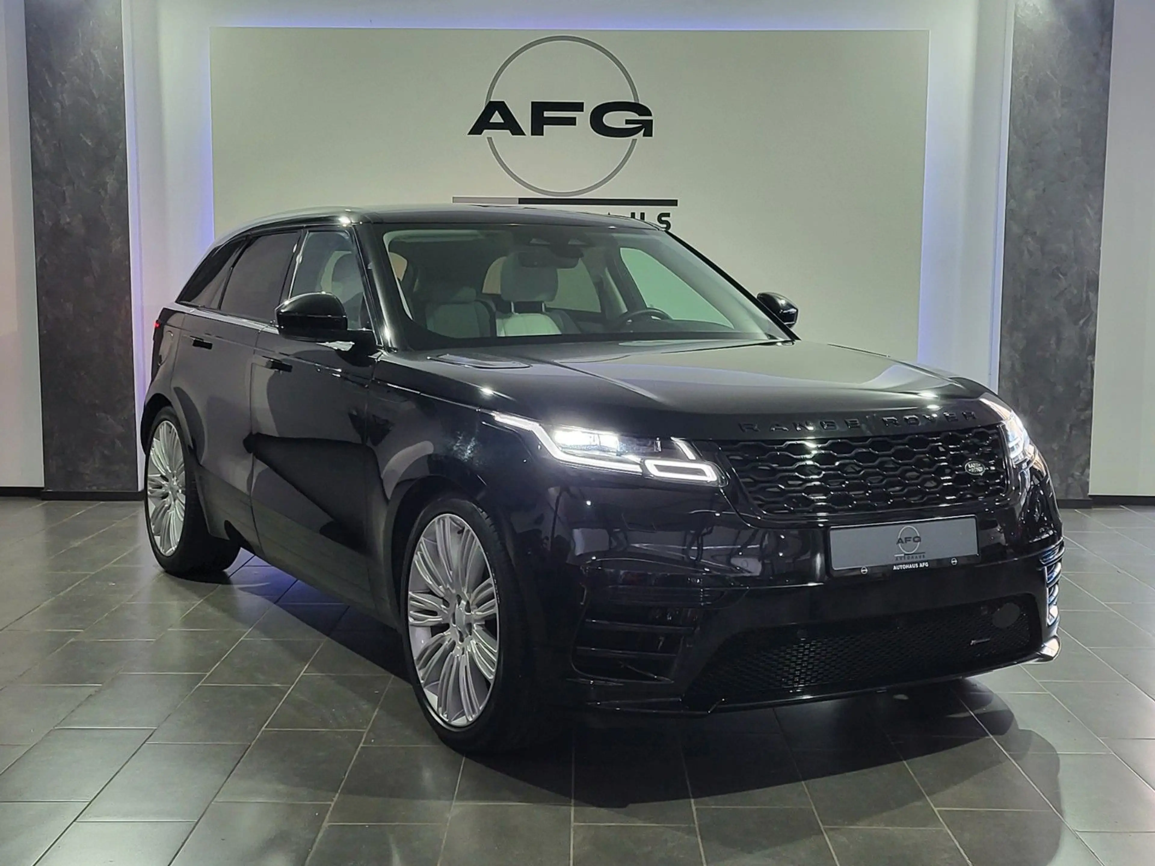 Land Rover Range Rover Velar R-Dynamic SE* — photo 3
