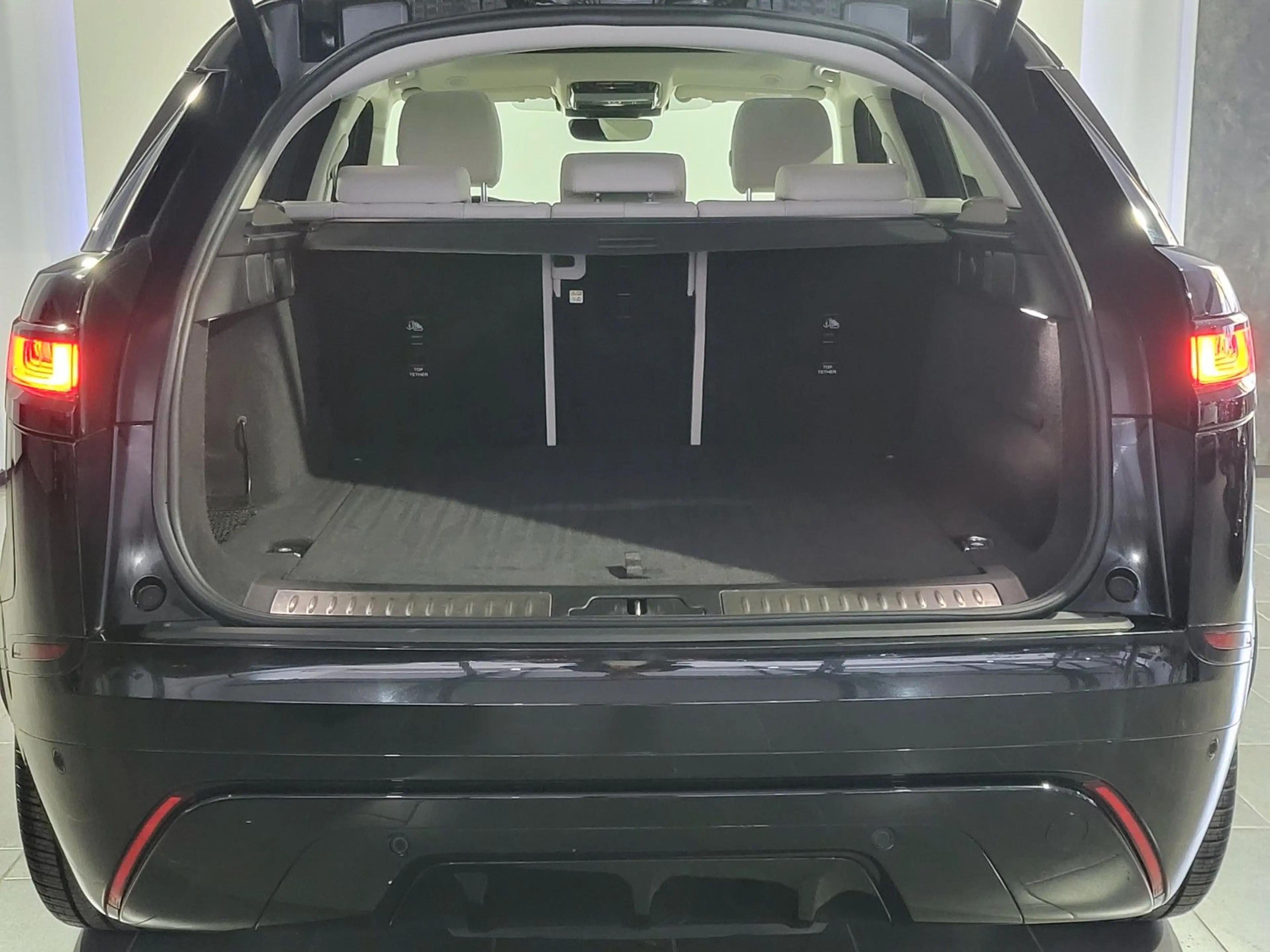 Land Rover Range Rover Velar R-Dynamic SE* — photo 13