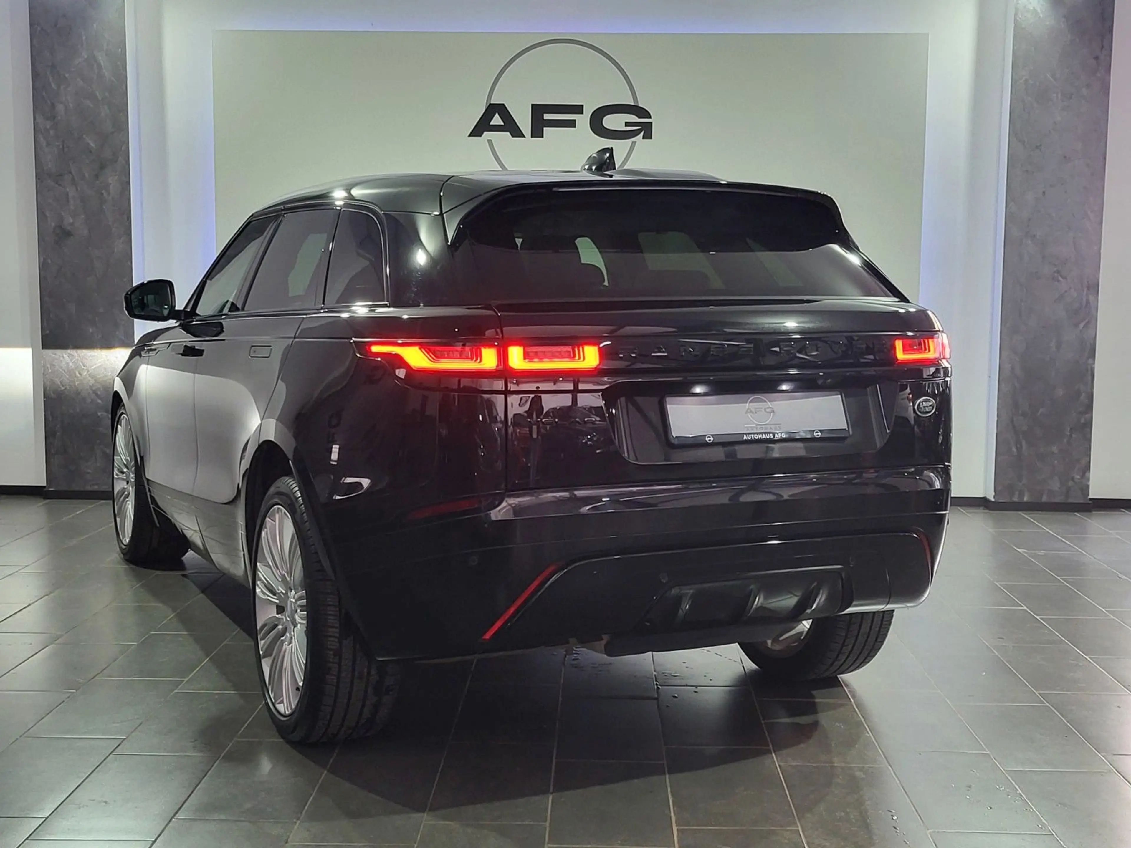 Land Rover Range Rover Velar R-Dynamic SE* — photo 7