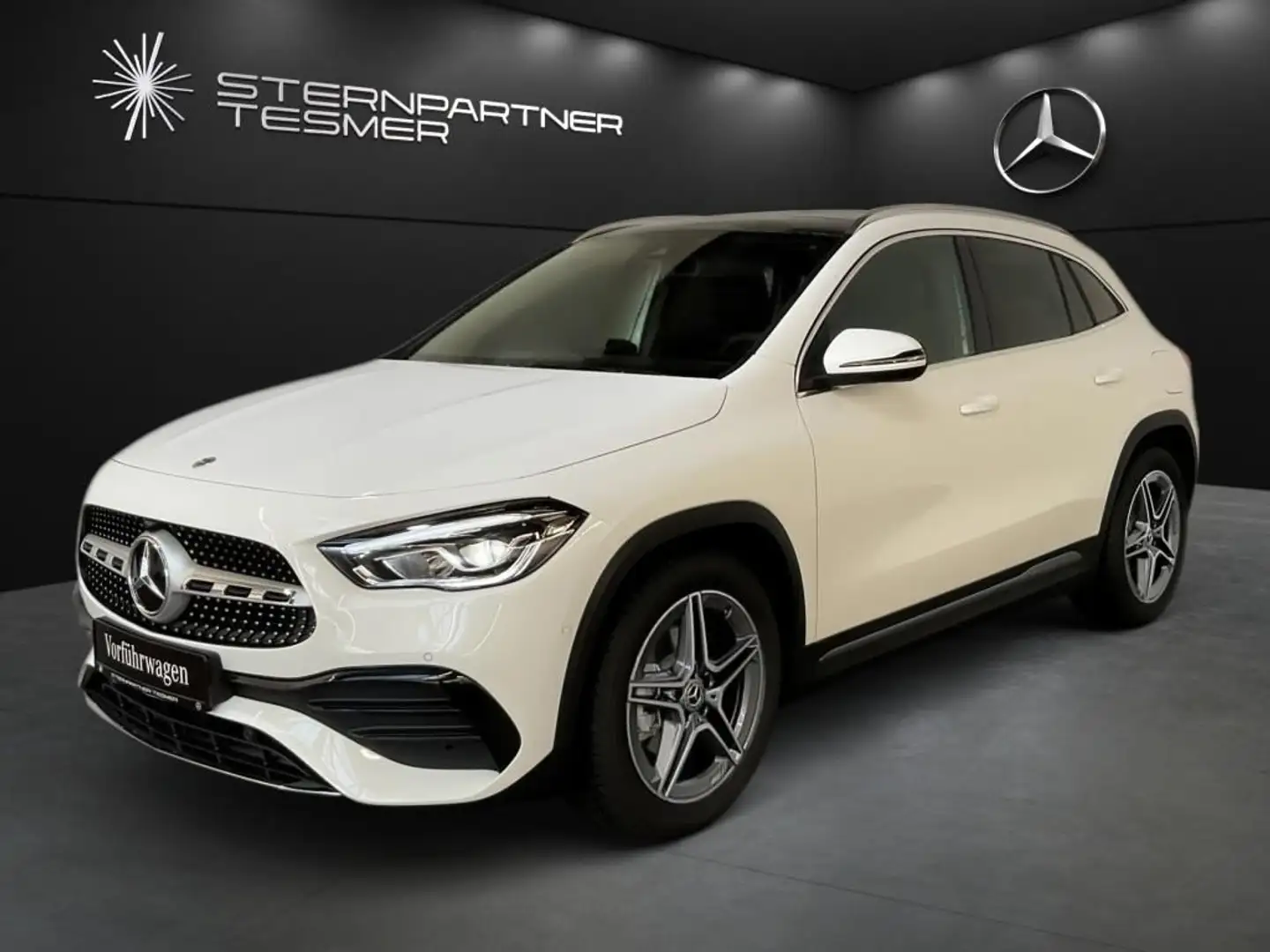 Mercedes-Benz GLA 200 AMG, Kamera, Pano-D, CarPlay, Totw. Weiß - 1