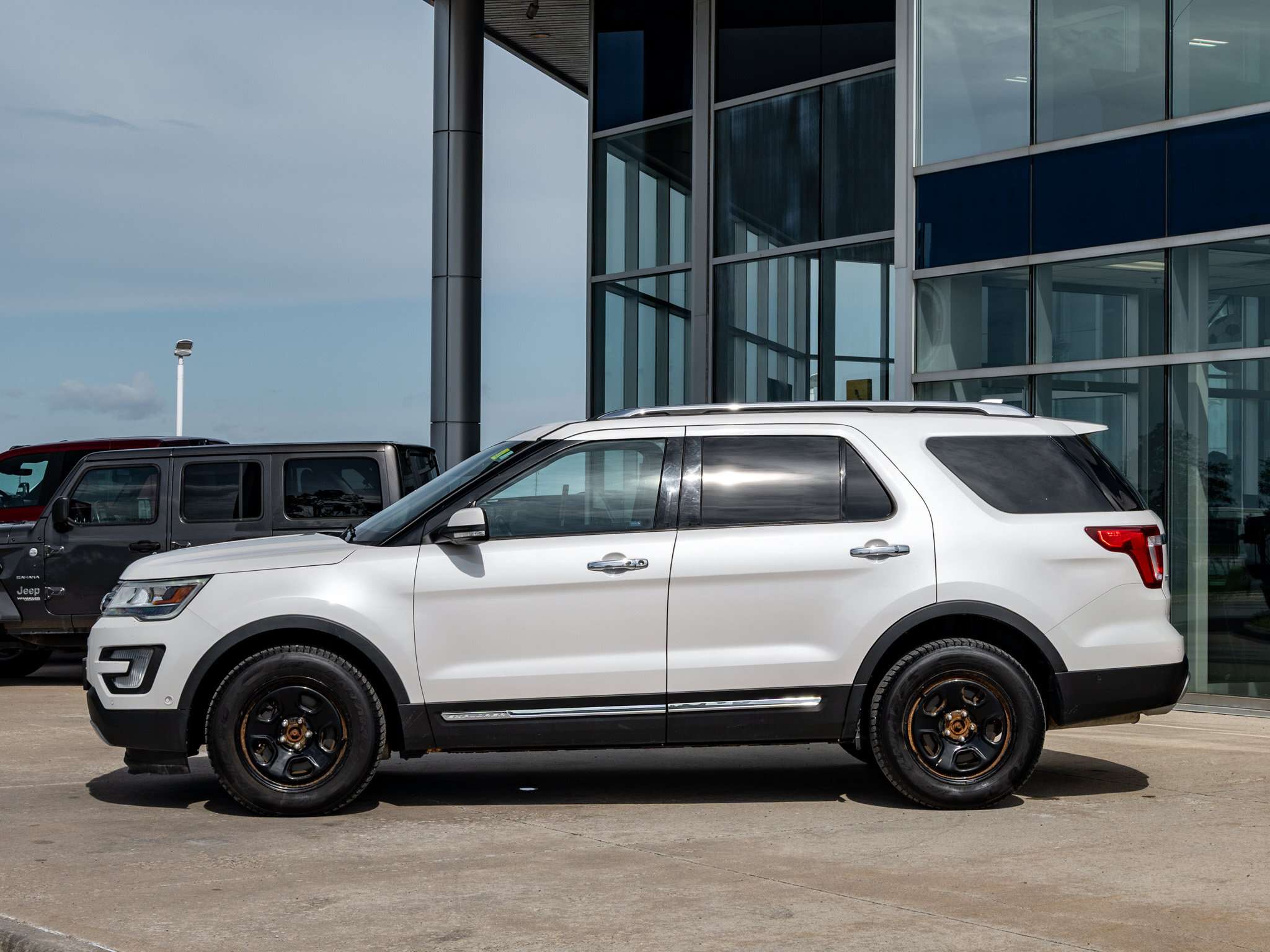 2017 Ford Explorer Limited | Available Now — снимка 1