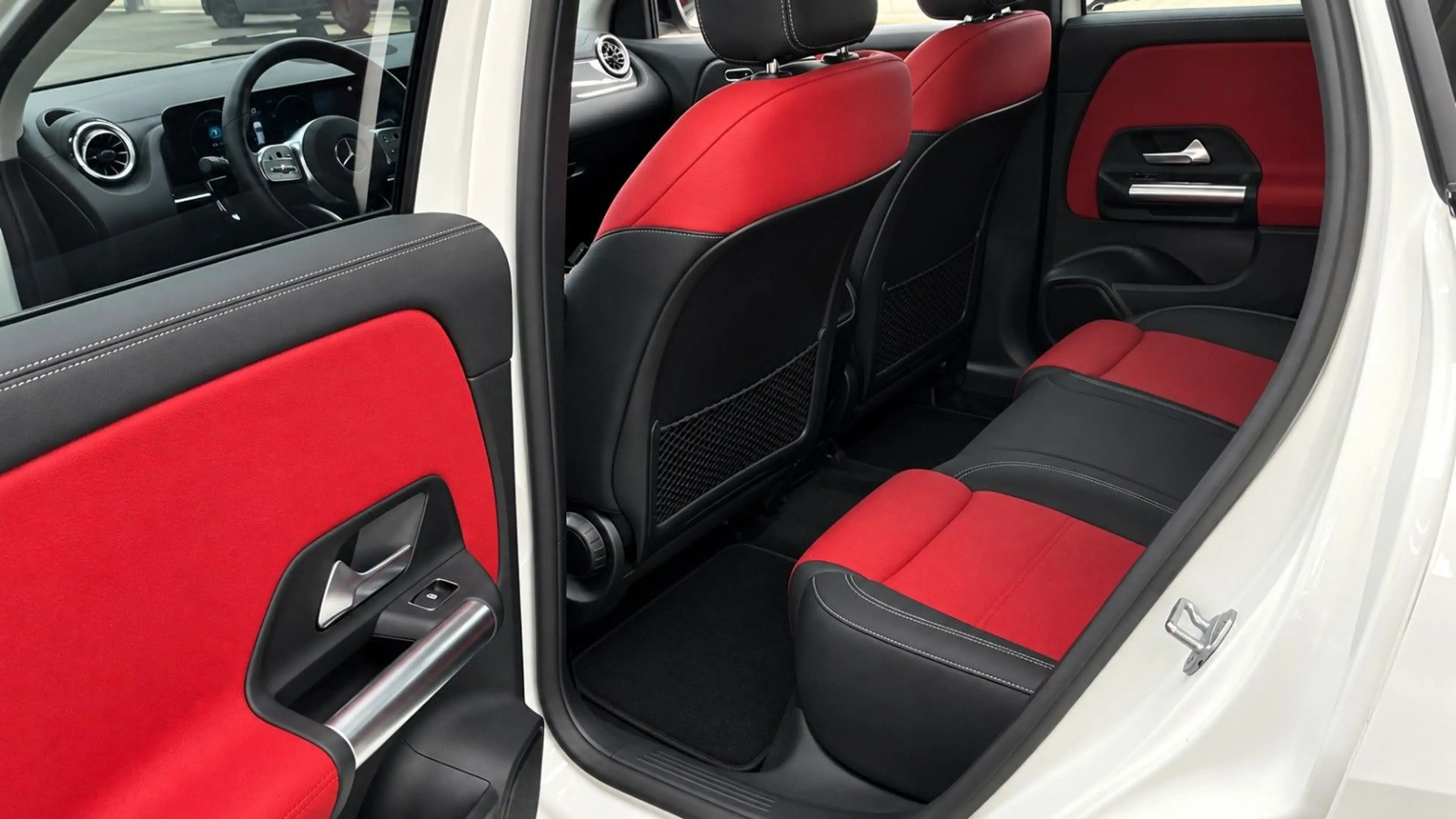 Mercedes-Benz GLA 250 e AMG 360 KAM AHK MULTIBEAM PANO DIS+ AMB — photo 10