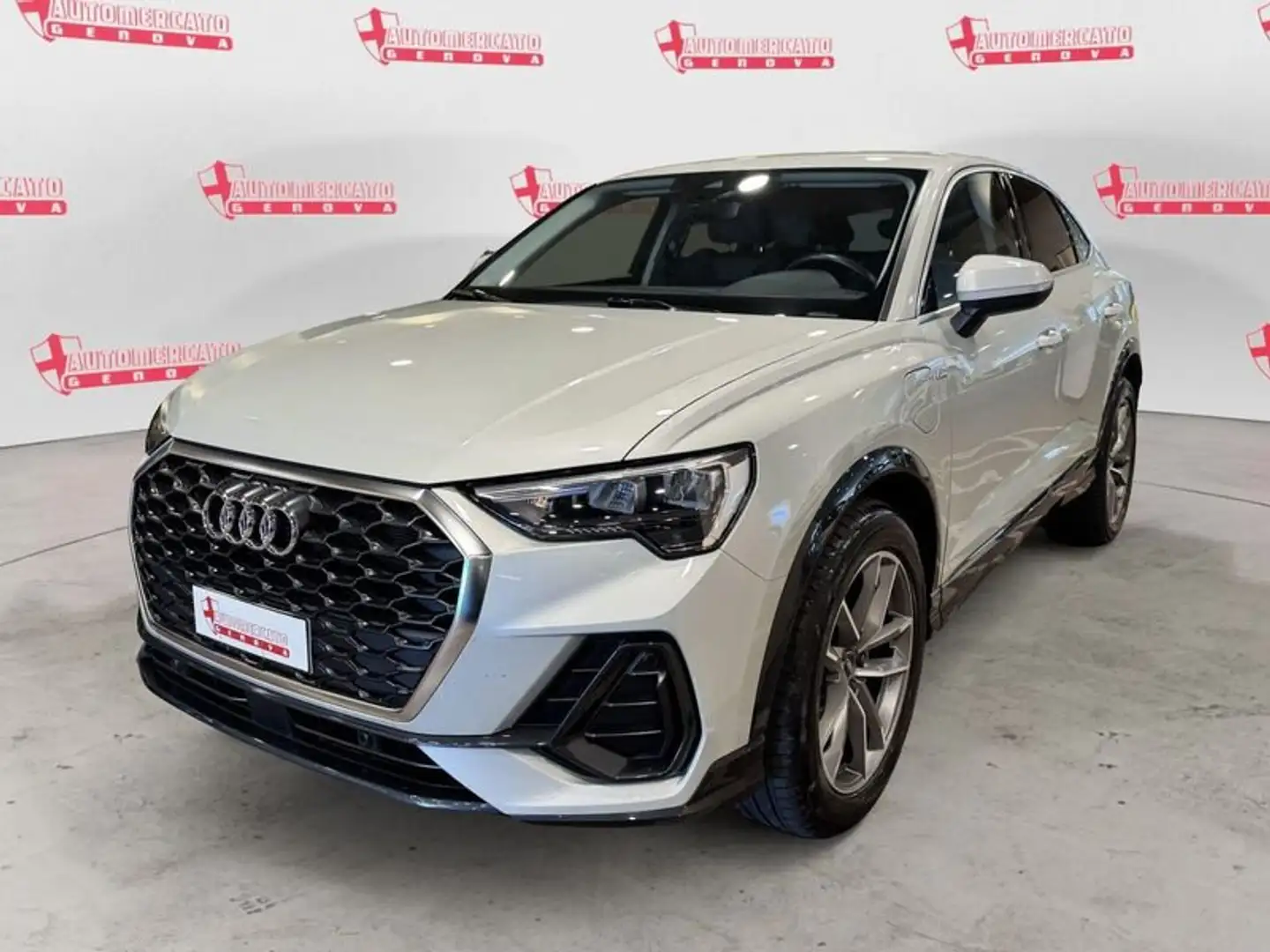 Audi Q3 SPB 45 TFSI e S tronic Business Plus Grigio - 1
