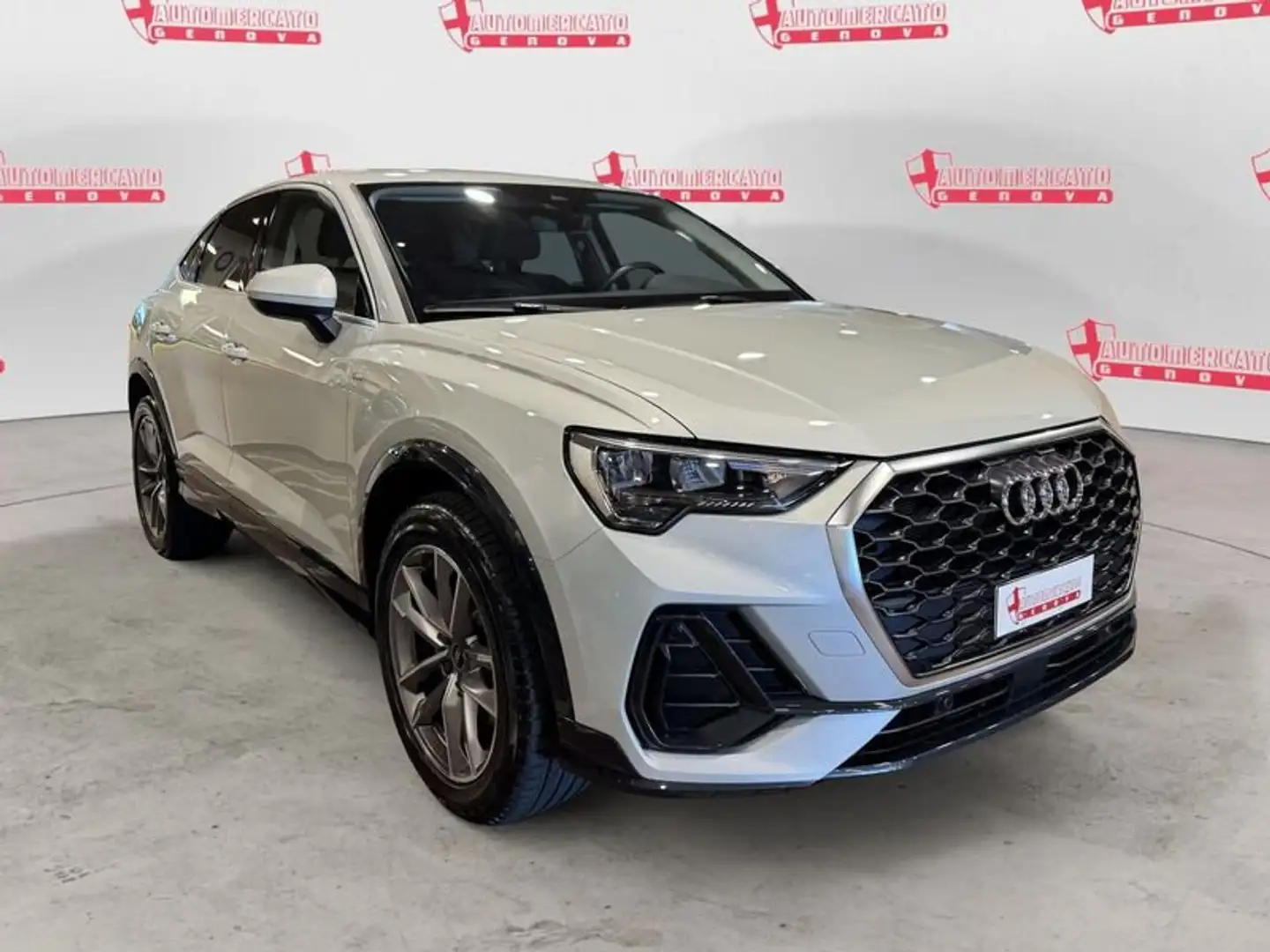 Audi Q3 SPB 45 TFSI e S tronic Business Plus Grigio - 2