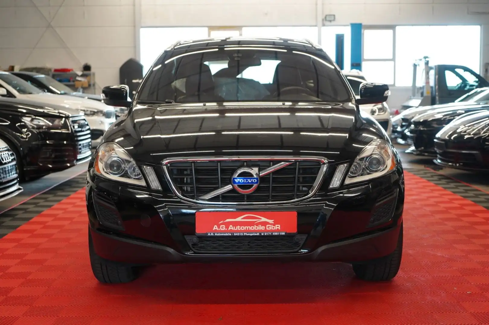 Volvo XC60 Summum 2WD 1.Hand*Leistungsst 144kW*Pano* Чорний - 2