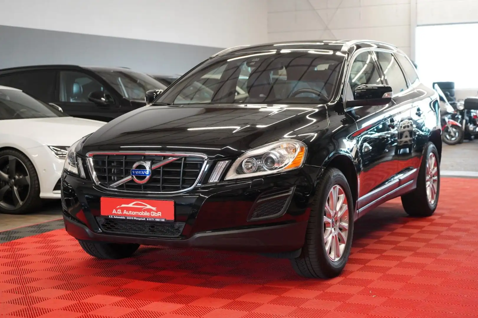 Volvo XC60 Summum 2WD 1.Hand*Leistungsst 144kW*Pano* Чорний - 1