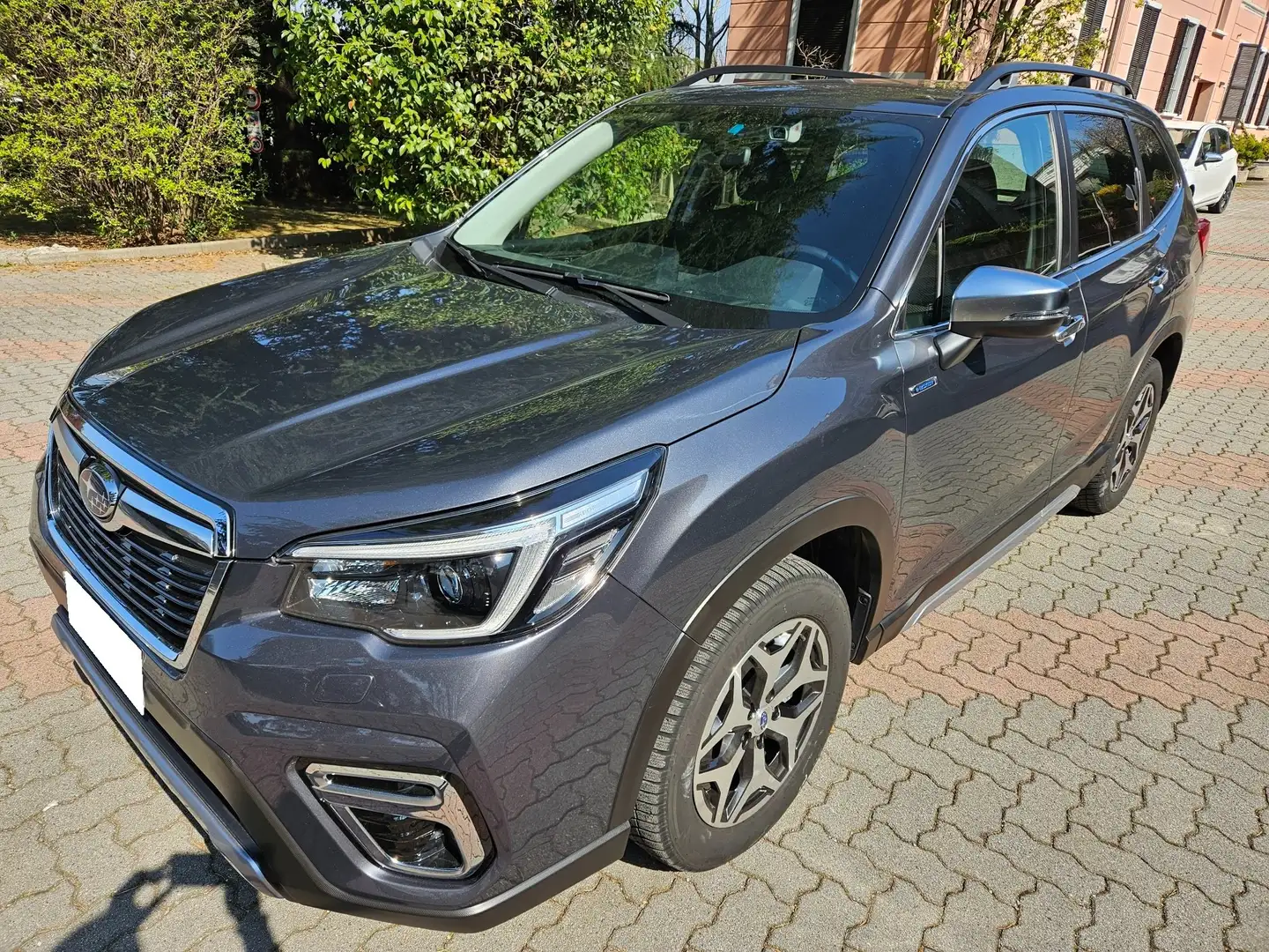 Subaru Forester 2.0i e-boxer Style lineartronic Šedá - 1