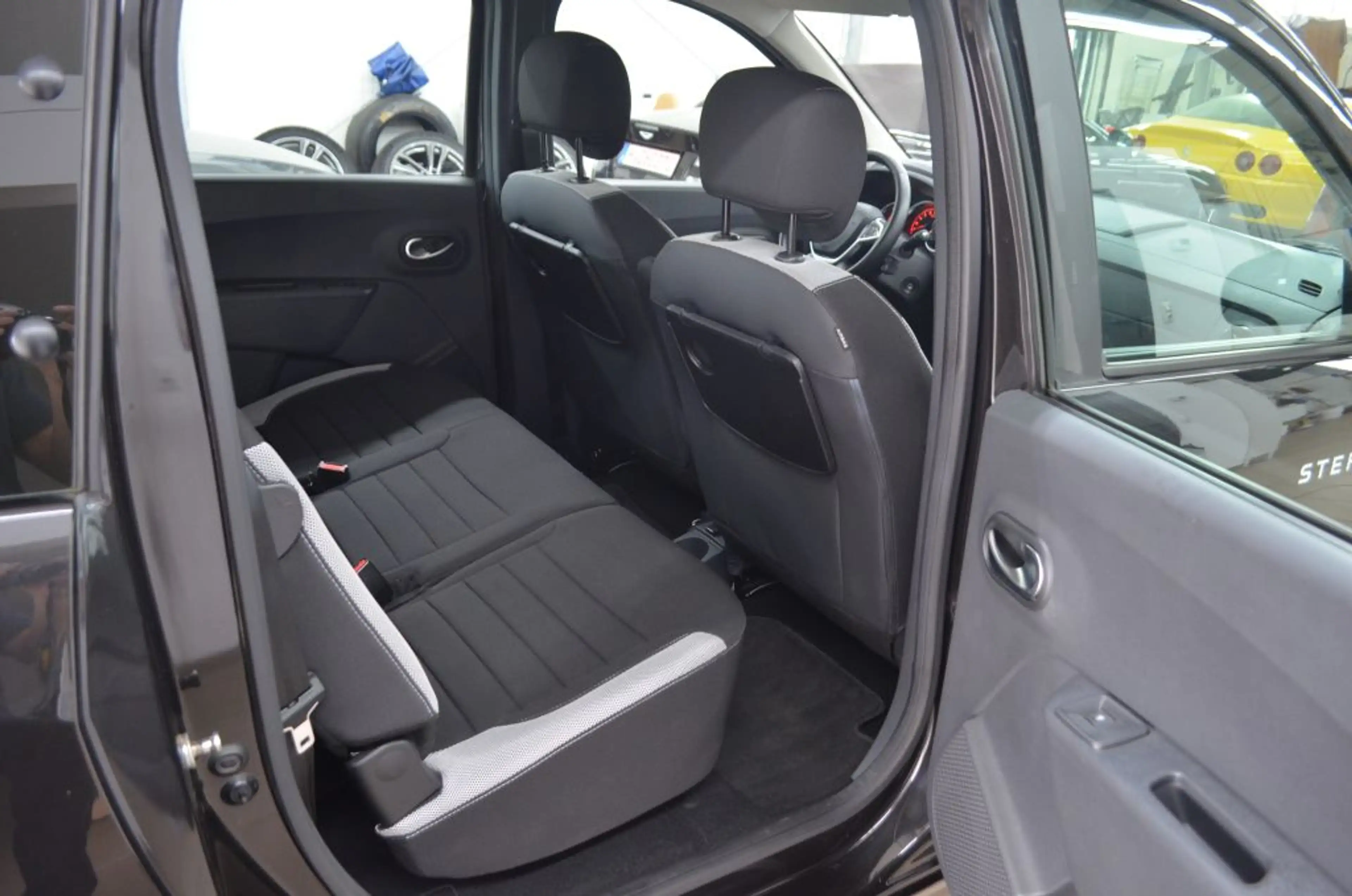 Dacia Lodgy TCe 130 GPF Stepway Plus*7-Sitzer*AHK — photo 11