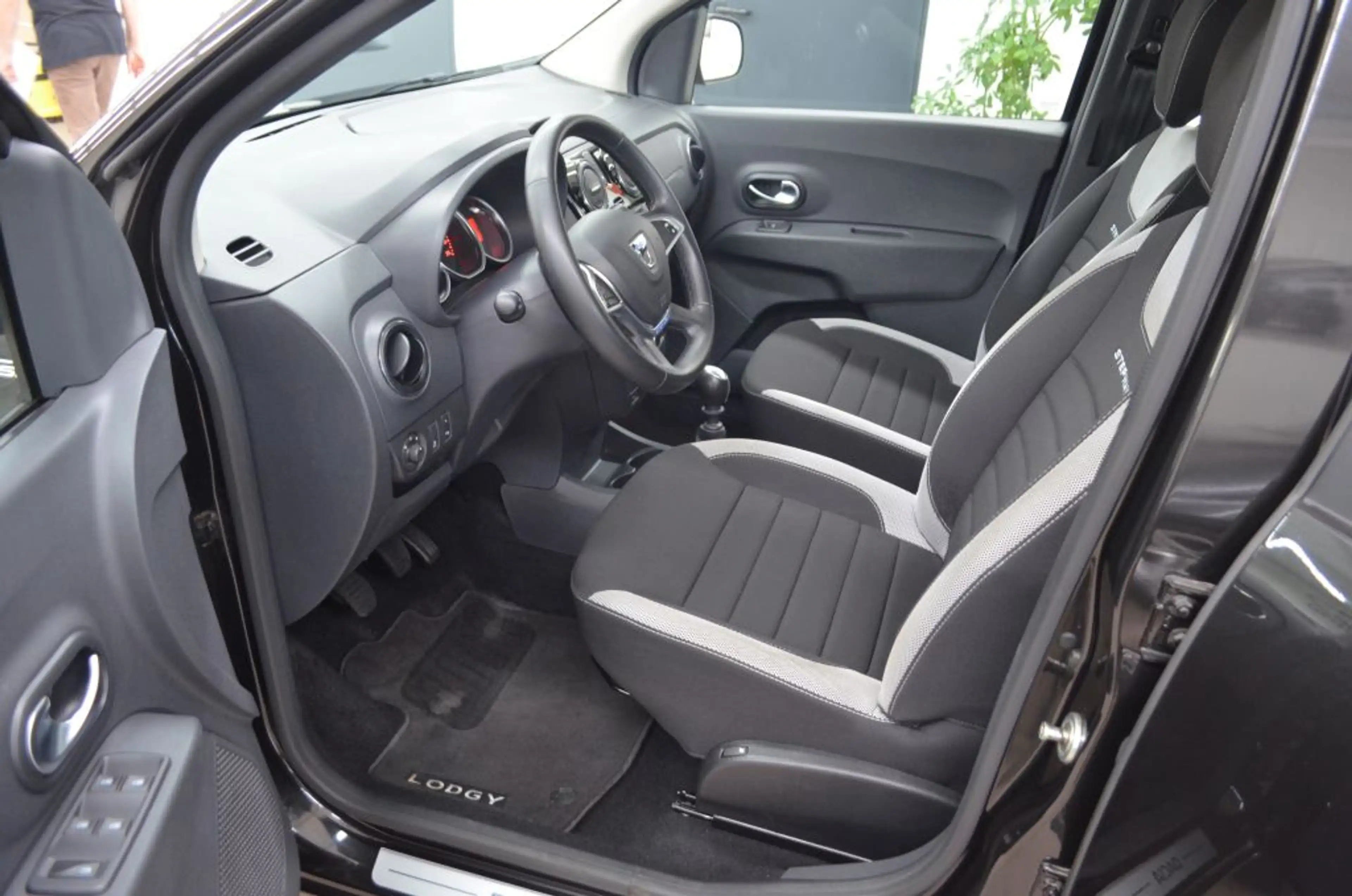 Dacia Lodgy TCe 130 GPF Stepway Plus*7-Sitzer*AHK — photo 14