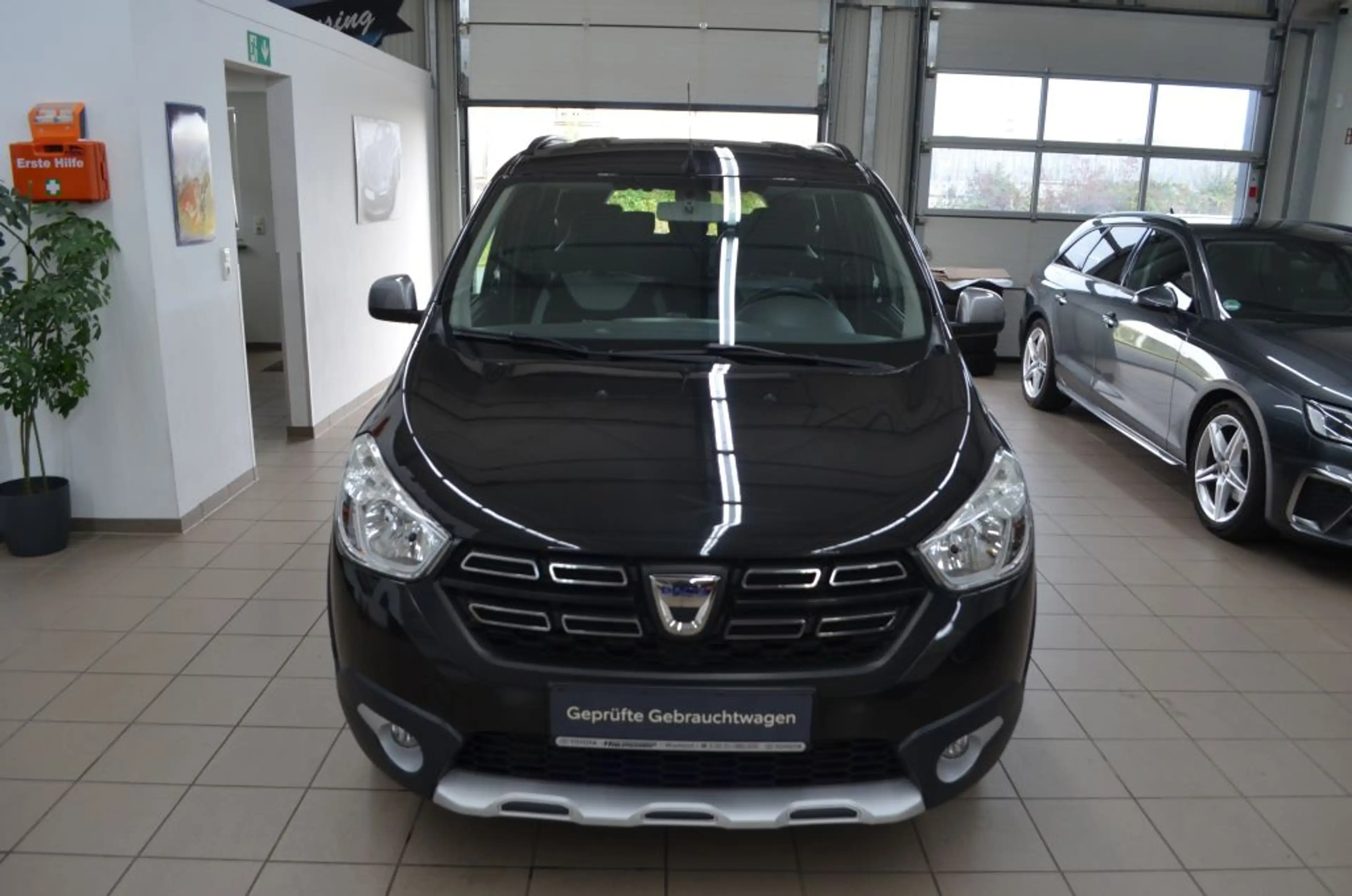 Dacia Lodgy TCe 130 GPF Stepway Plus*7-Sitzer*AHK — photo 2