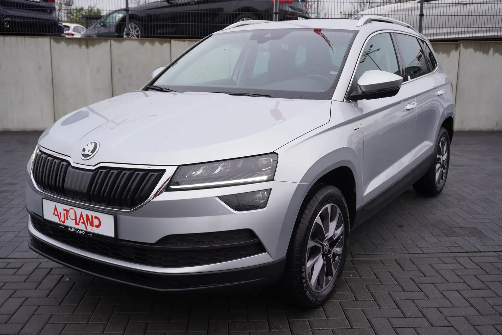 Skoda Karoq 1.5 TSI Drive 125 LED Navi AHK SmartLink Argintiu - 2