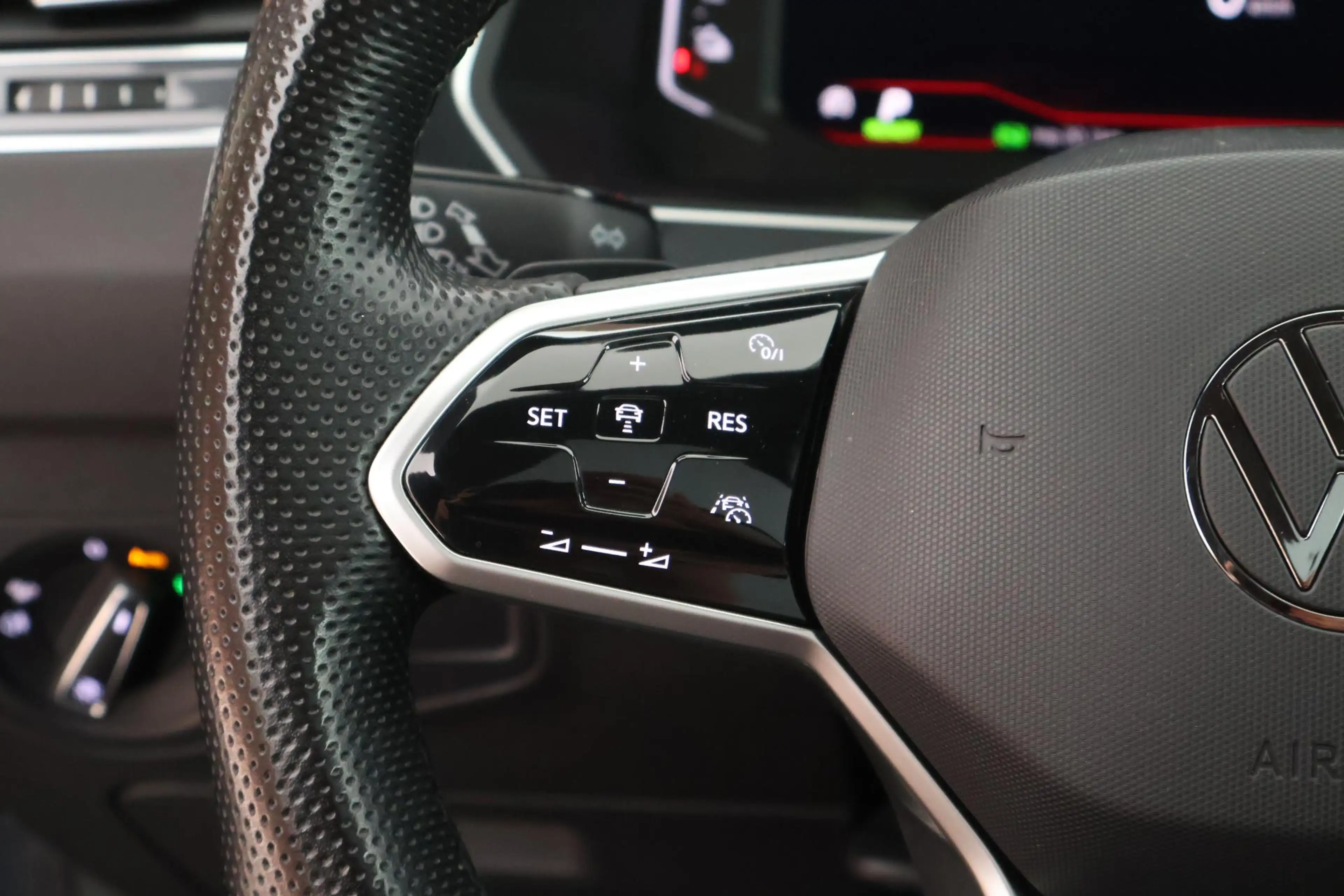 Volkswagen Tiguan 1.4 TSI 245pk eHybrid R-Line Business+ DCC Panoram — photo 18