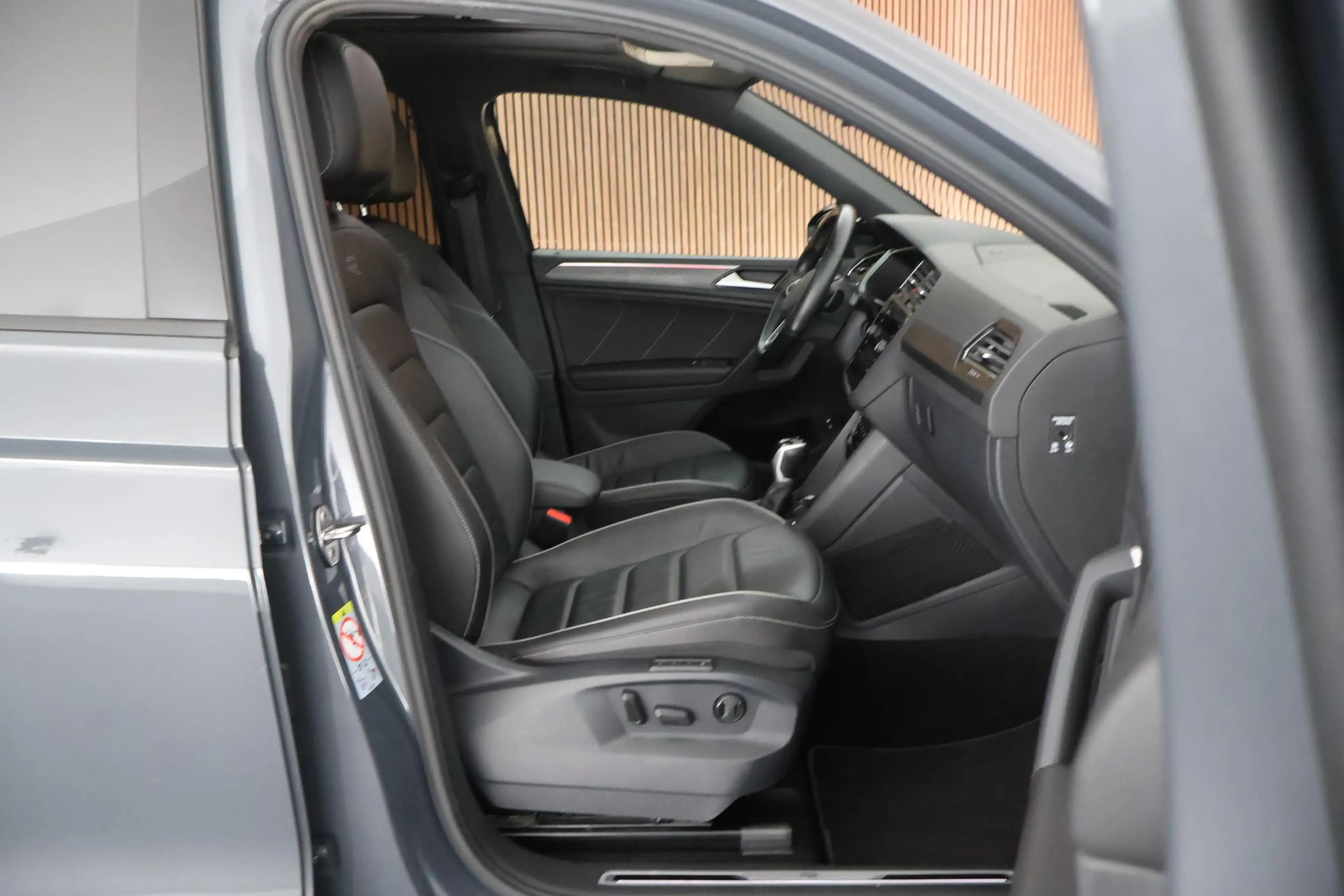 Volkswagen Tiguan 1.4 TSI 245pk eHybrid R-Line Business+ DCC Panoram — photo 14