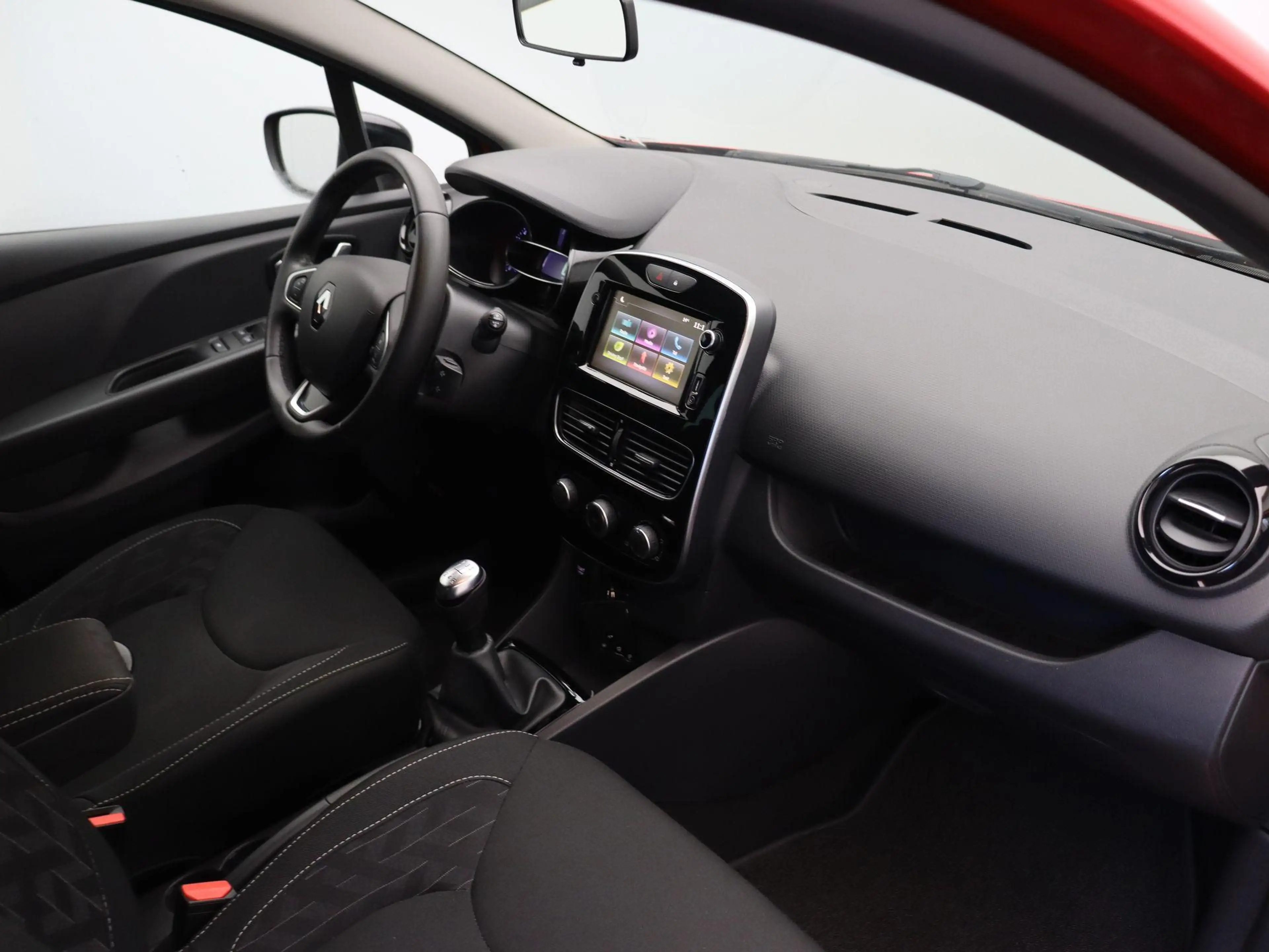 Renault Clio 0.9 TCe Limited | Navigatie | Parkeersensoren acht — photo 5