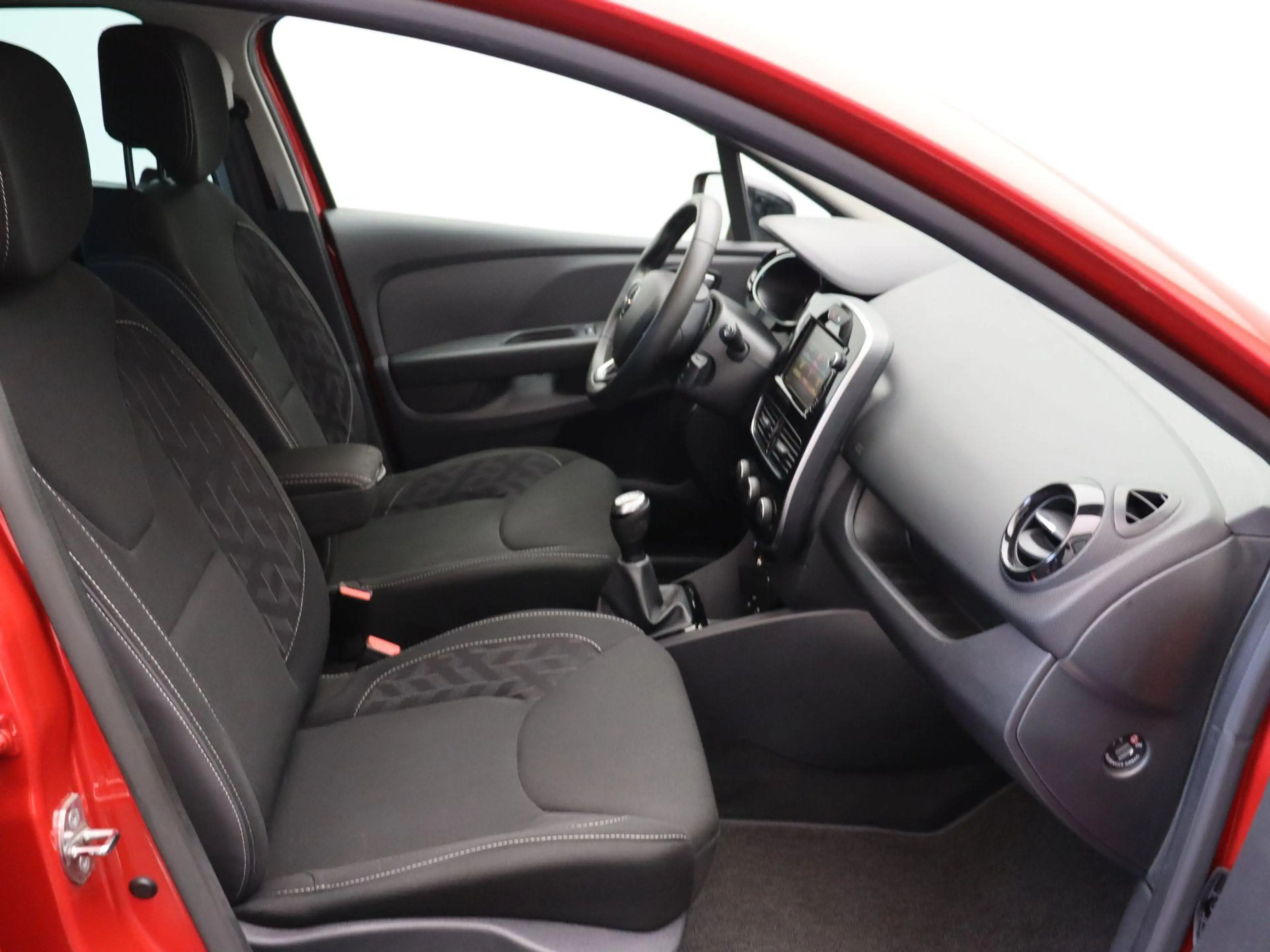 Renault Clio 0.9 TCe Limited | Navigatie | Parkeersensoren acht — photo 14