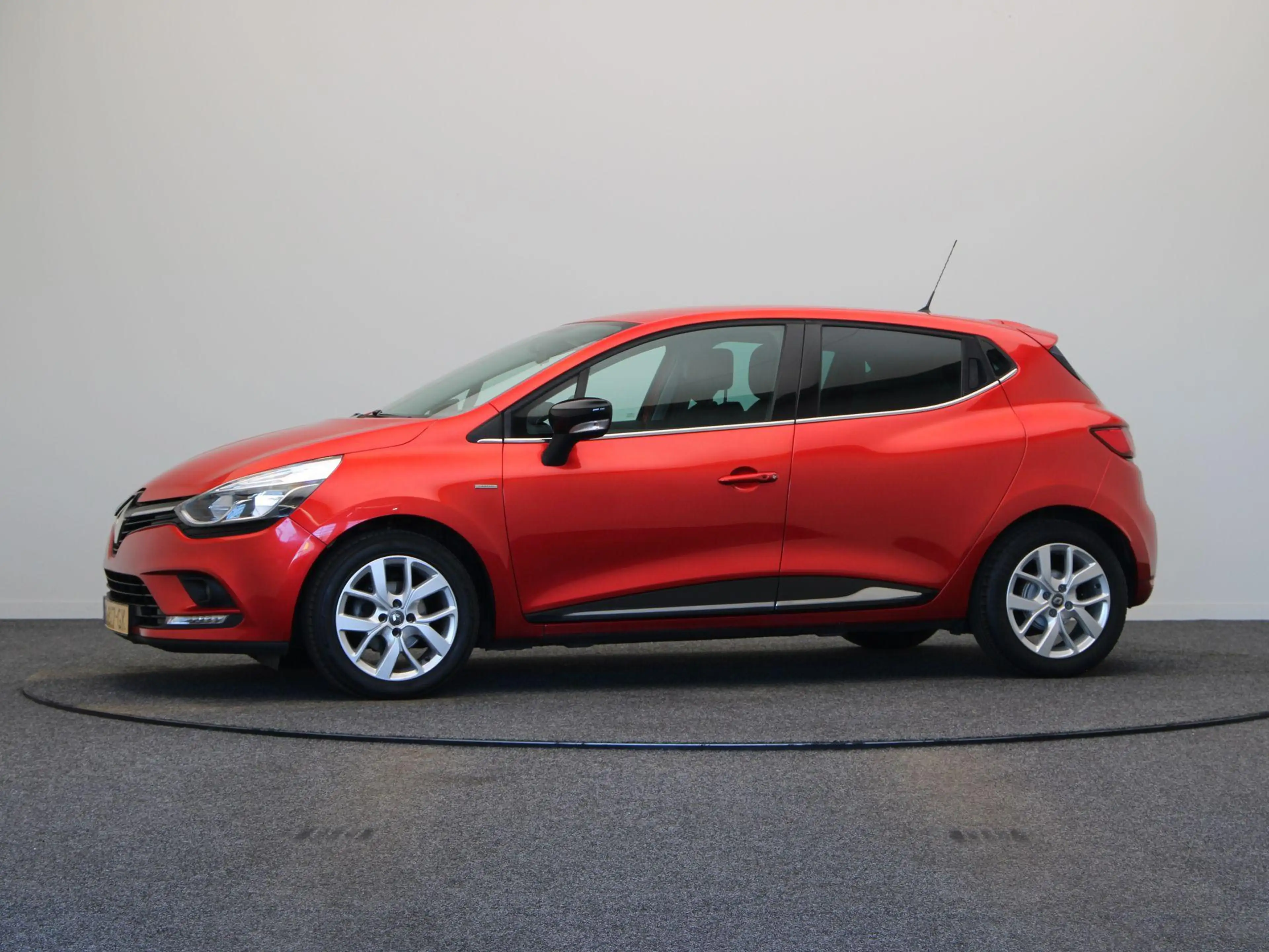 Renault Clio 0.9 TCe Limited | Navigatie | Parkeersensoren acht — photo 12
