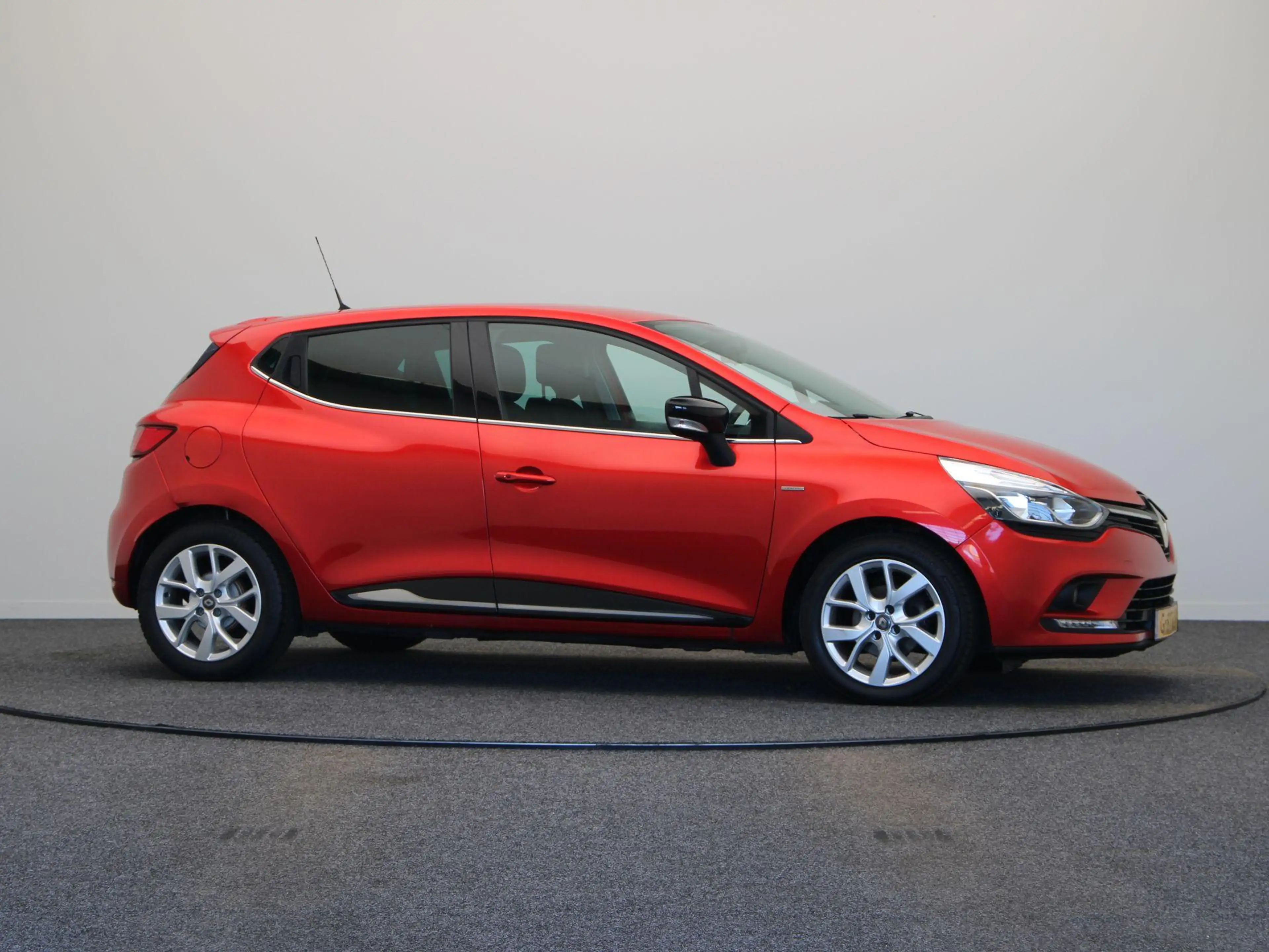 Renault Clio 0.9 TCe Limited | Navigatie | Parkeersensoren acht — photo 13
