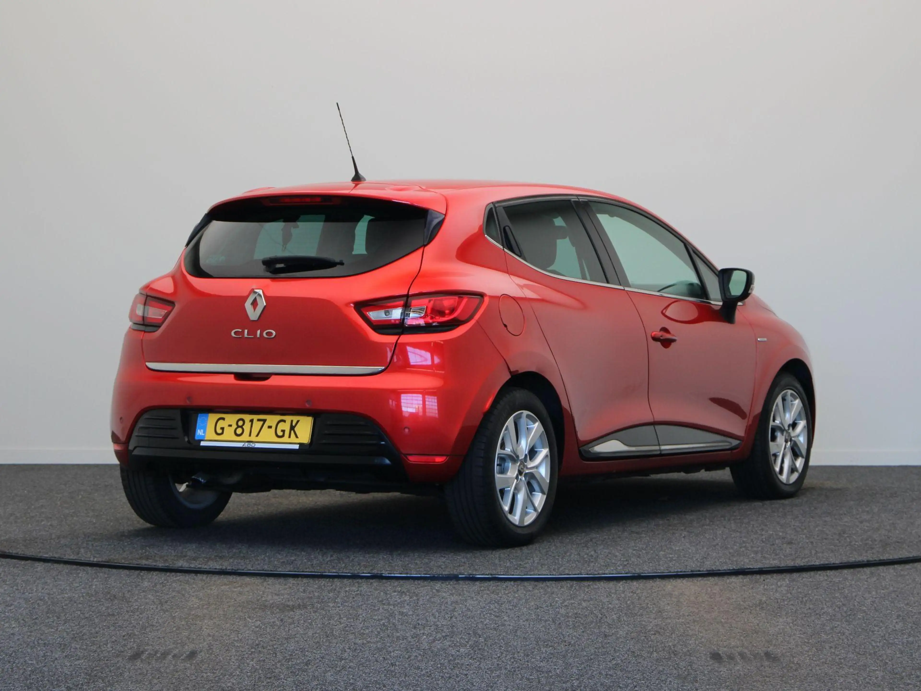 Renault Clio 0.9 TCe Limited | Navigatie | Parkeersensoren acht — photo 11