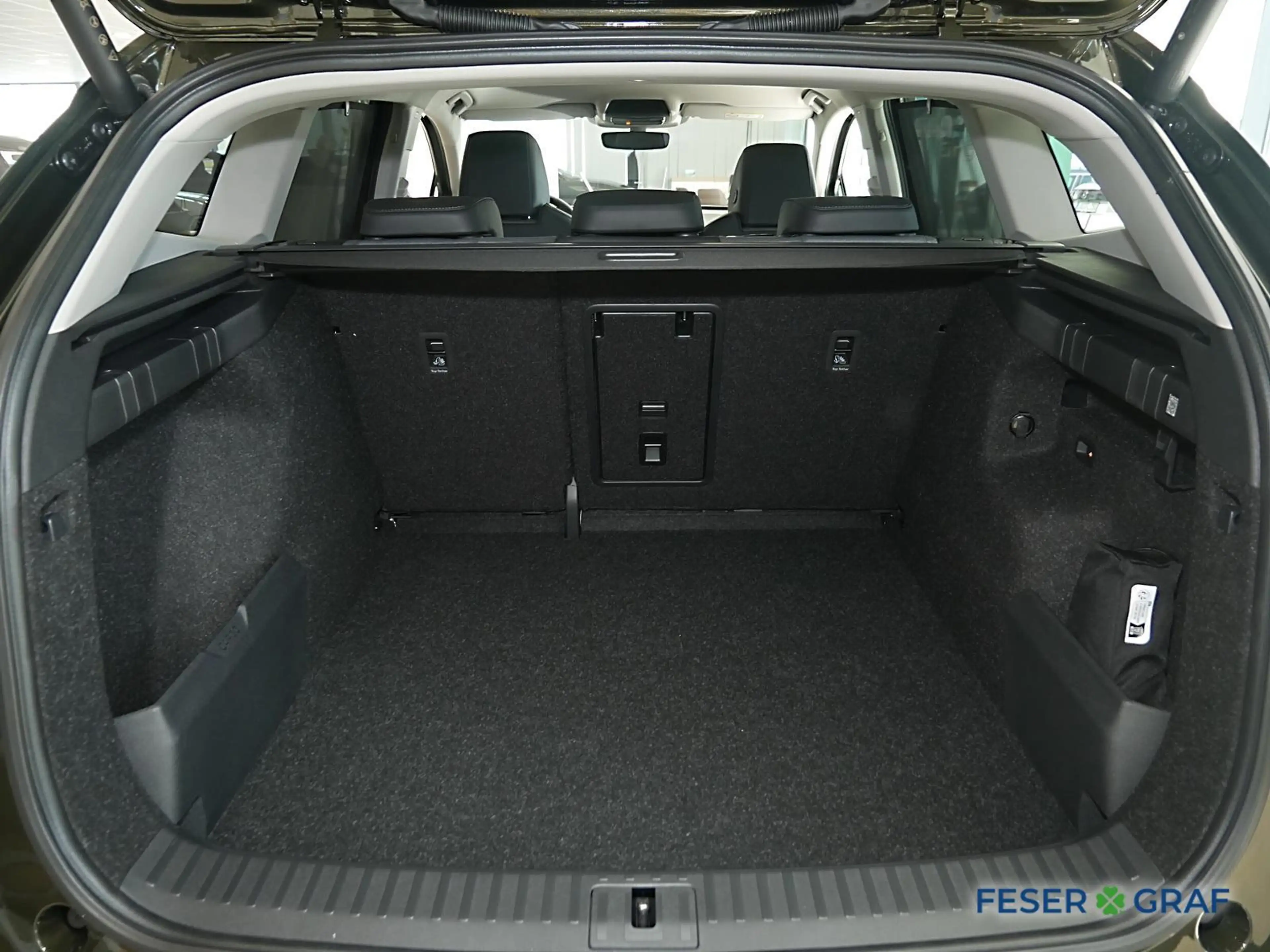 Skoda Enyaq Selection 60 - AHK,NAVI,KAMERA — photo 9