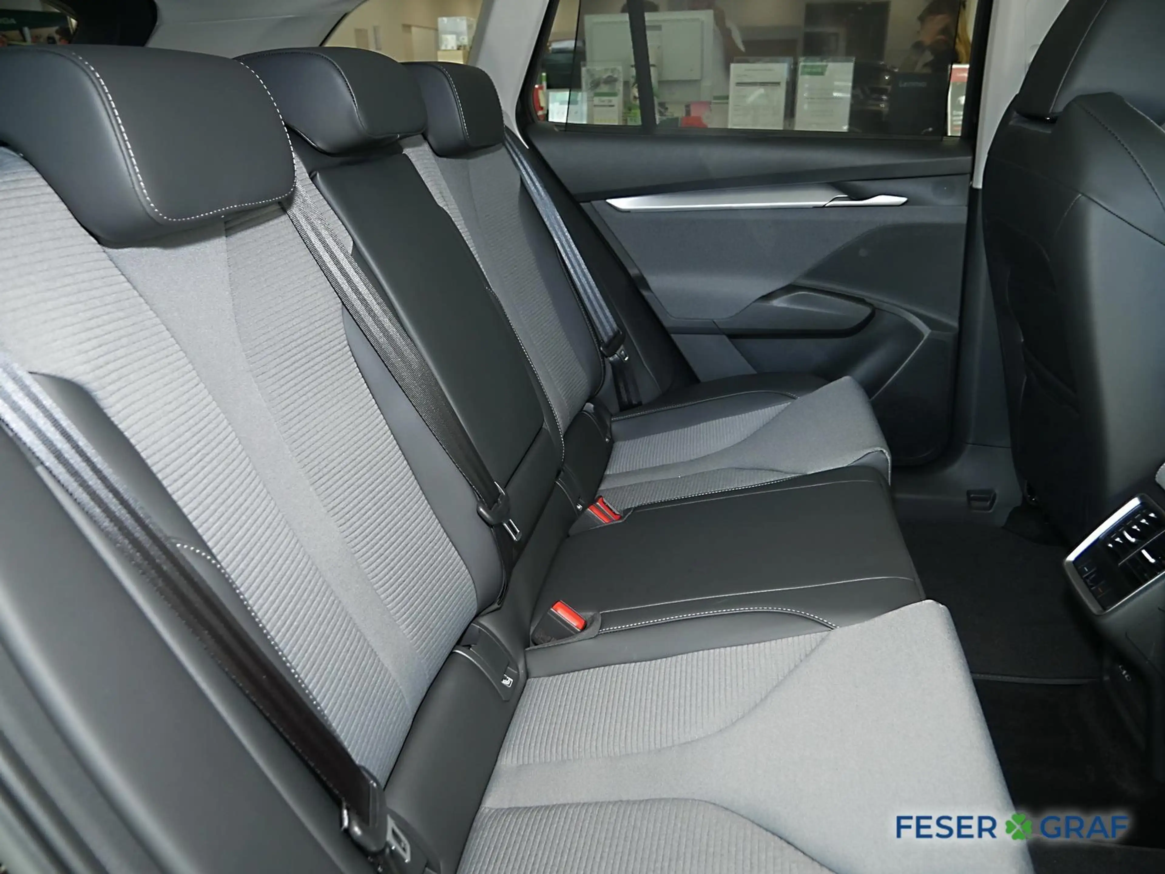 Skoda Enyaq Selection 60 - AHK,NAVI,KAMERA — photo 6