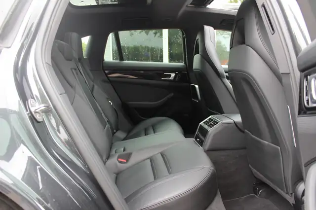 Porsche Panamera view 12
