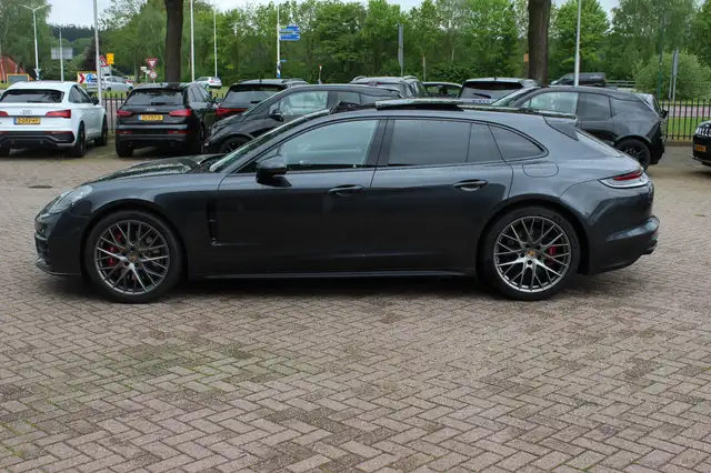 Porsche Panamera view 7