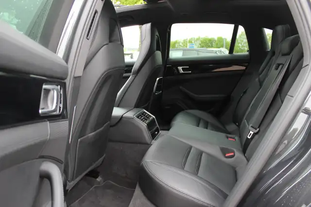 Porsche Panamera view 11