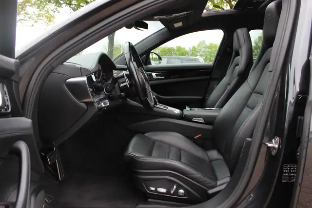 Porsche Panamera view 10