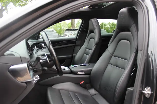 Porsche Panamera view 4
