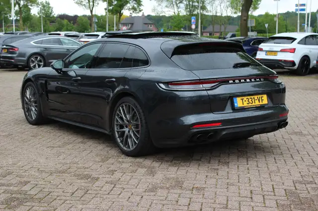 Porsche Panamera view 3