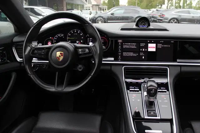 Porsche Panamera view 9