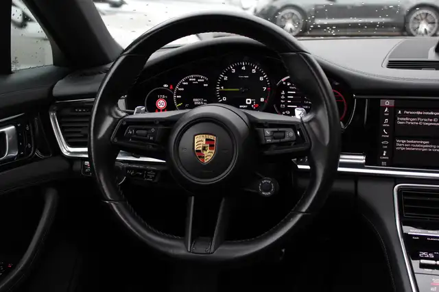 Porsche Panamera view 17