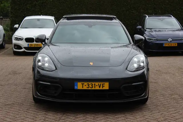 Porsche Panamera view 8