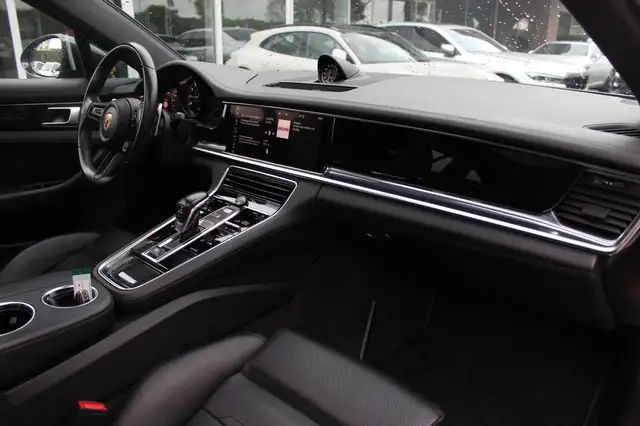 Porsche Panamera view 13