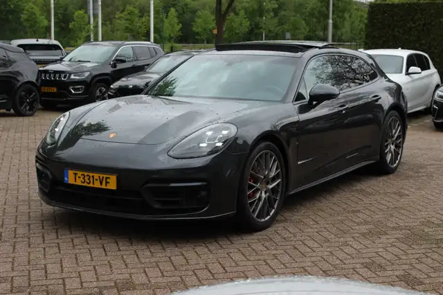 Porsche Panamera view 6