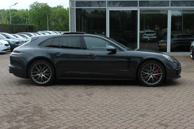 Porsche Panamera view 5