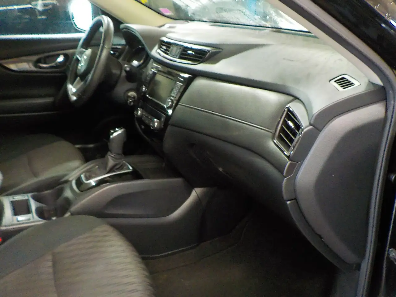 Nissan Rogue снимка Nissan Rogue
