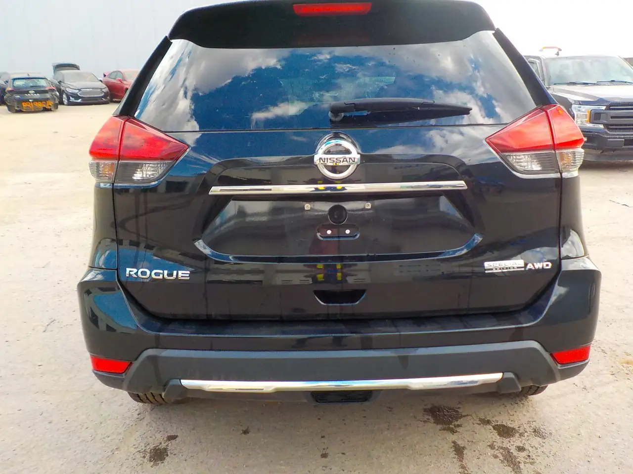 Nissan Rogue снимка Nissan Rogue