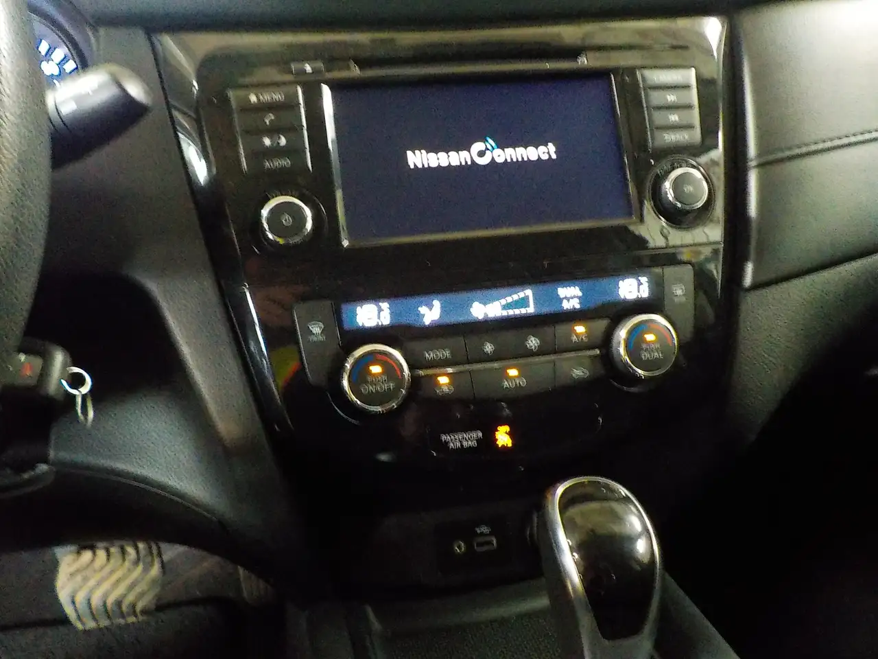 Nissan Rogue снимка Nissan Rogue