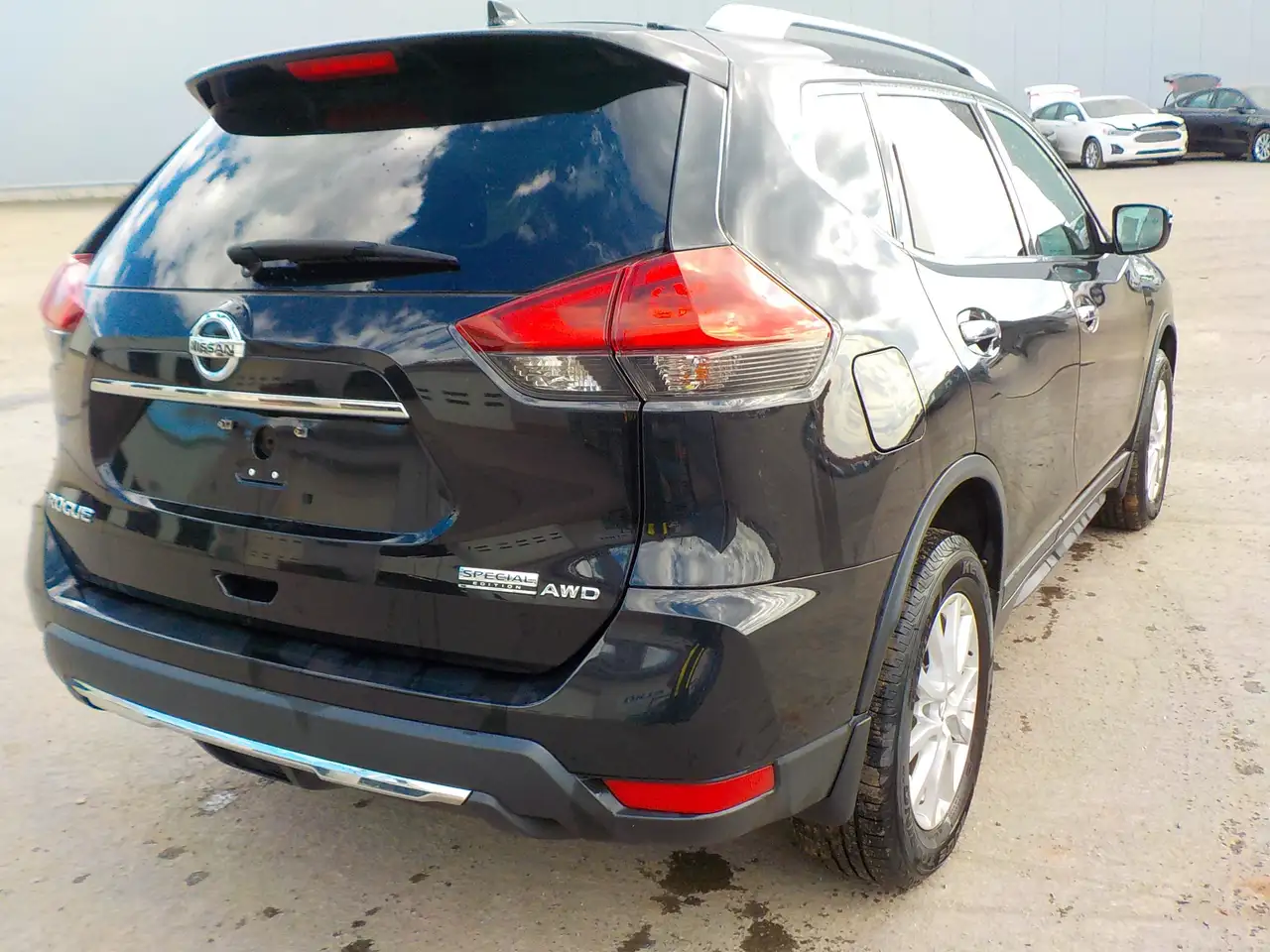 Nissan Rogue снимка Nissan Rogue