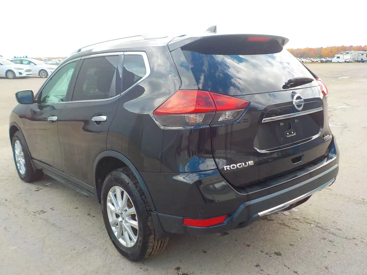 Nissan Rogue снимка Nissan Rogue