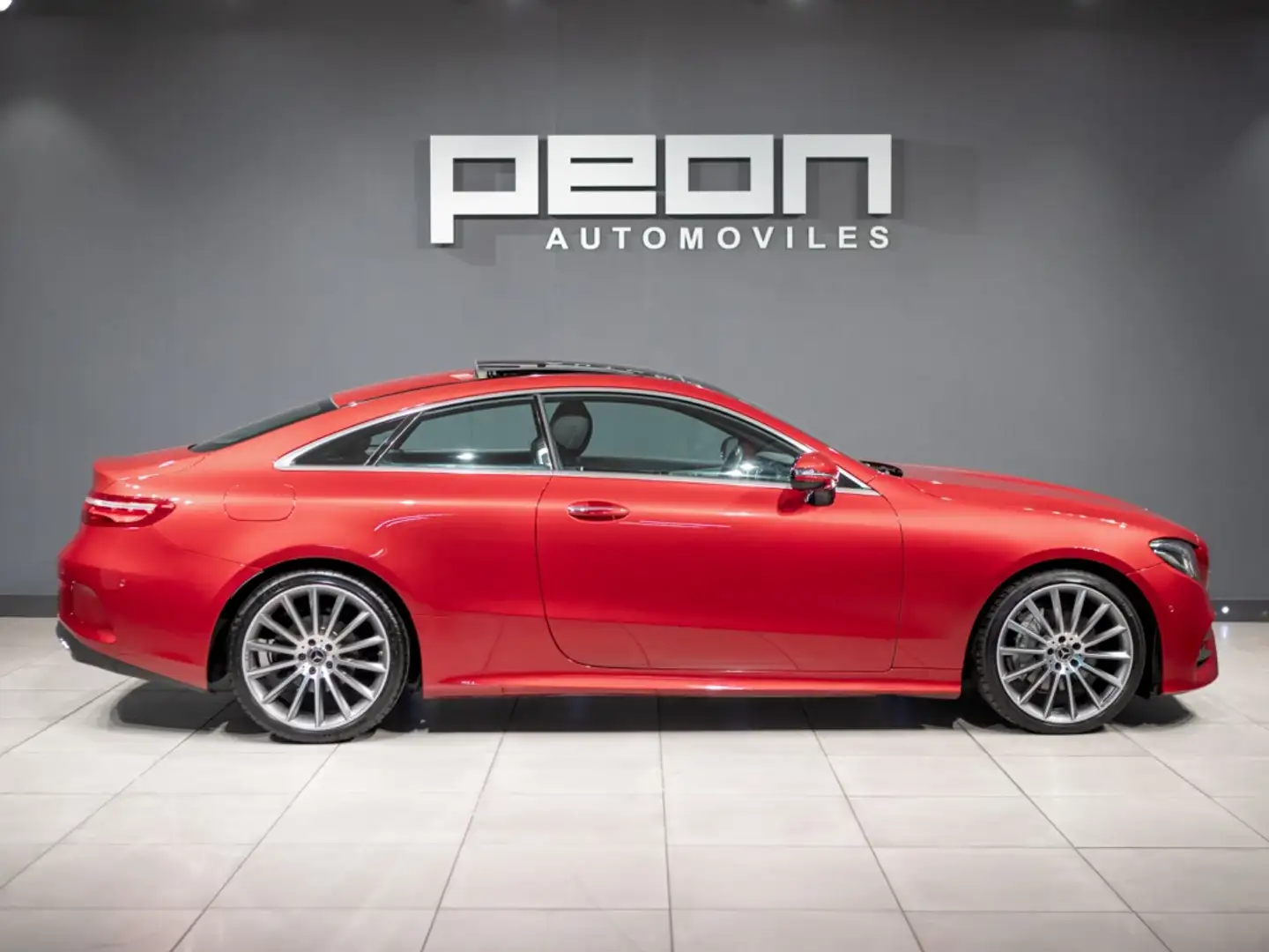 Mercedes-Benz E 220 Coupé 220d 9G-Tronic Rojo - 2