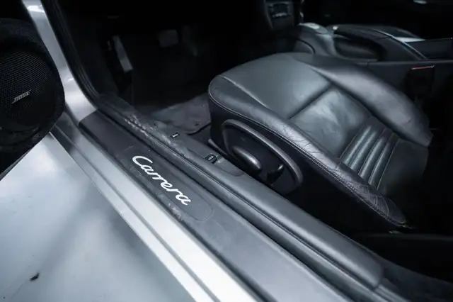 Porsche 911 view 7