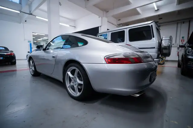 Porsche 911 view 14