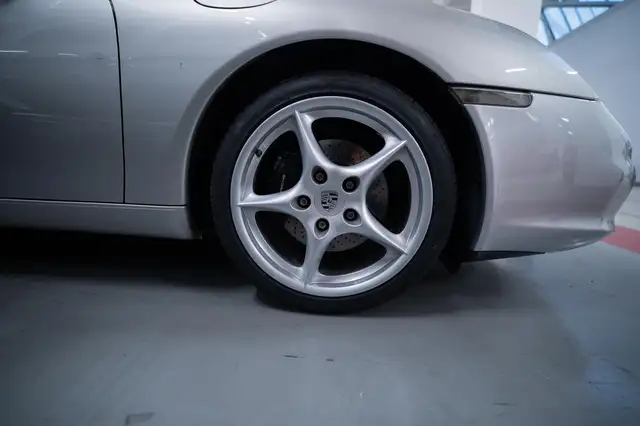 Porsche 911 view 11